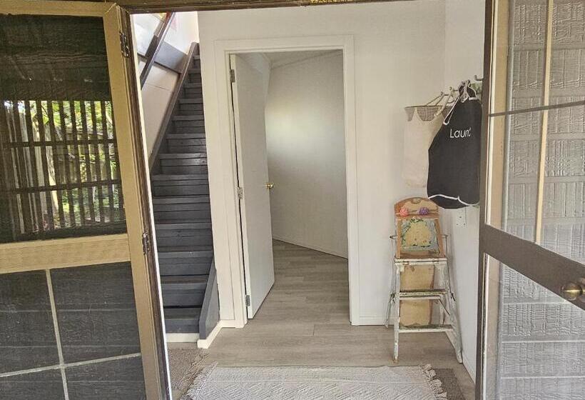 تختخواب و صبحانه Forest Waters Bungalow