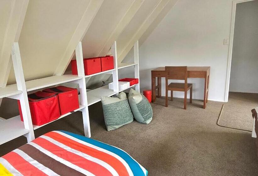 تختخواب و صبحانه Forest Waters Bungalow