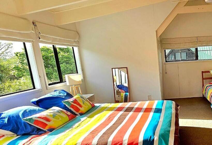 تختخواب و صبحانه Forest Waters Bungalow