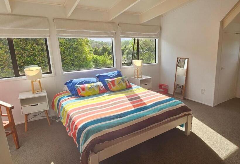 تختخواب و صبحانه Forest Waters Bungalow