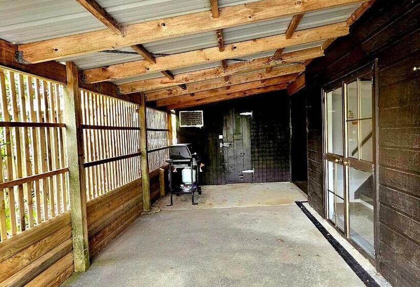 تختخواب و صبحانه Forest Waters Bungalow