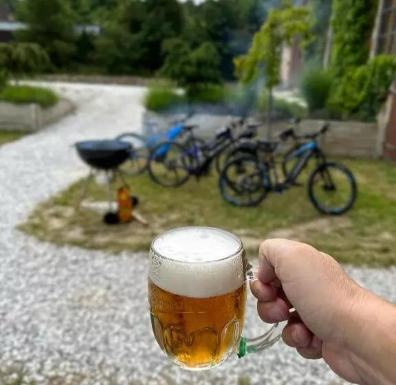 ホテル Chateau Kravín   Celý Objekt 15 Pokojů A Stodola