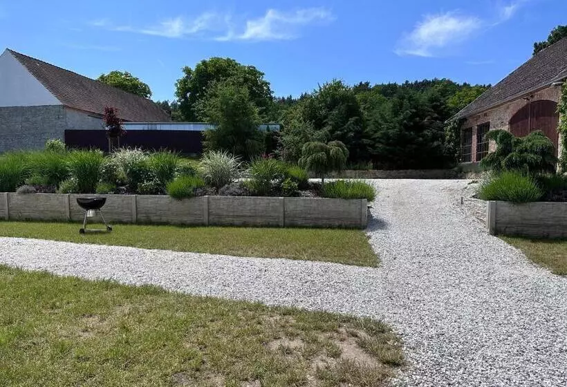 ホテル Chateau Kravín   Celý Objekt 15 Pokojů A Stodola