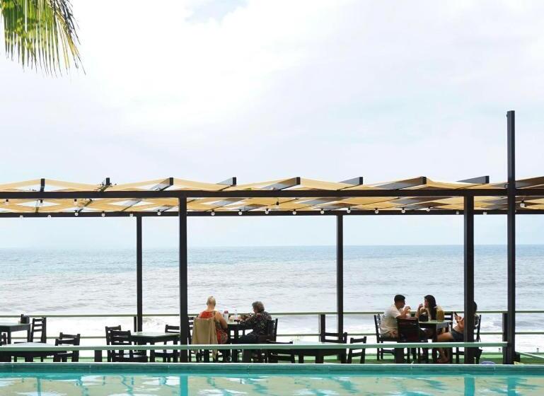 هتل Papaya Surf Garden