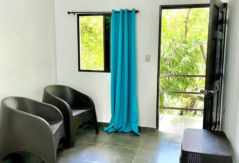 هتل Papaya Surf Garden