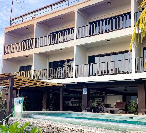 هتل Papaya Surf Garden