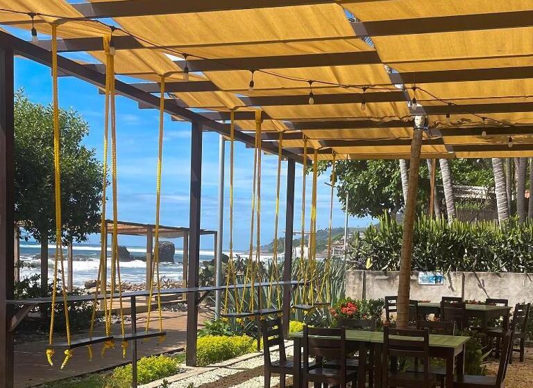 هتل Papaya Surf Garden