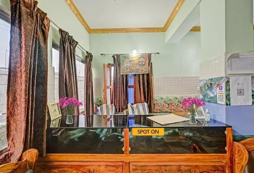 Hotelli Spot On Gate Way Guest House