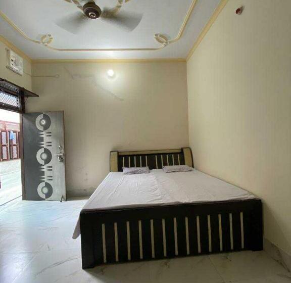 Отель Spot On Samrat