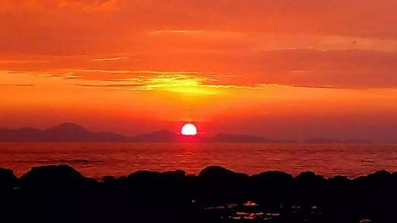 Hotelli Sunset Beach Bungalow Koh Pu