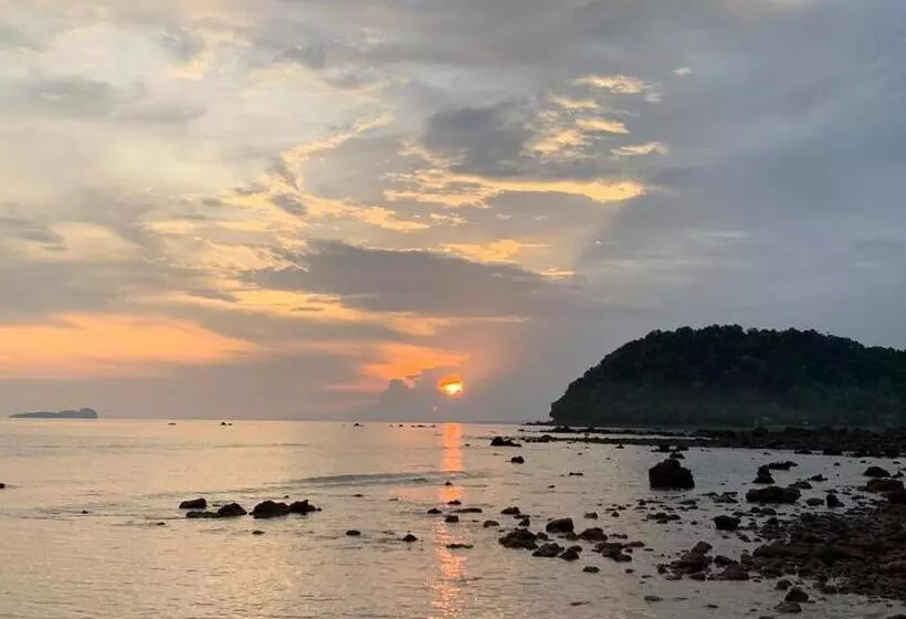 Hotelli Sunset Beach Bungalow Koh Pu