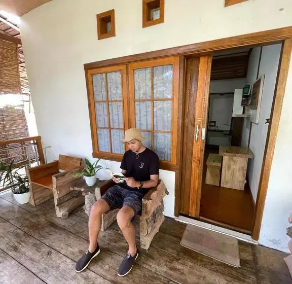 Nua Indah Hotel & Resto Wakatobi