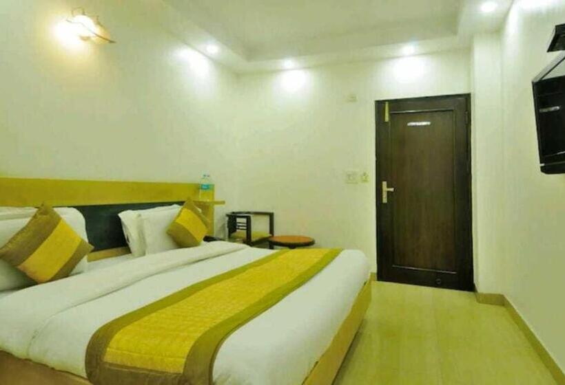 Oyo Hotel Family Ties