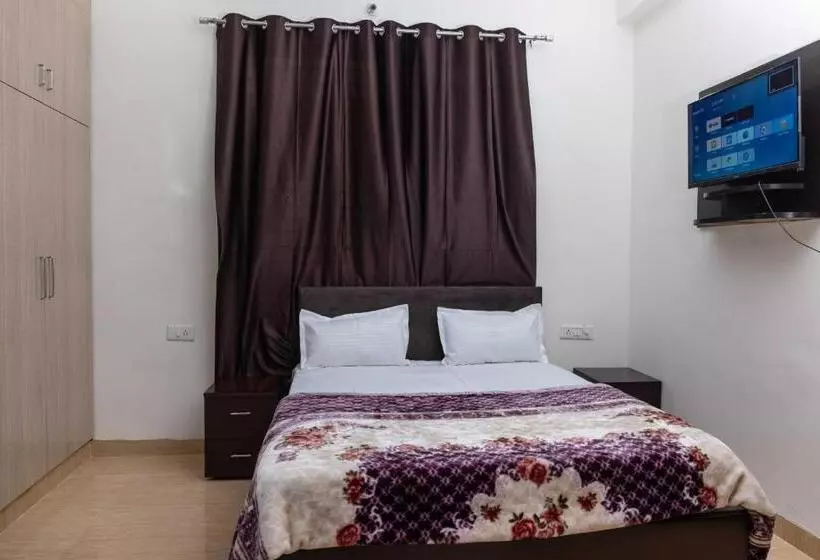 Oyo Hotel Pinaki Stay Near Noida Sector 51 Metro Station
