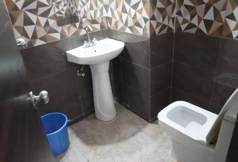 Oyo Hotel Pinaki Stay Near Noida Sector 51 Metro Station