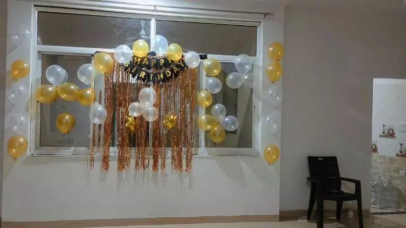 Oyo Hotel Pinaki Stay Near Noida Sector 51 Metro Station