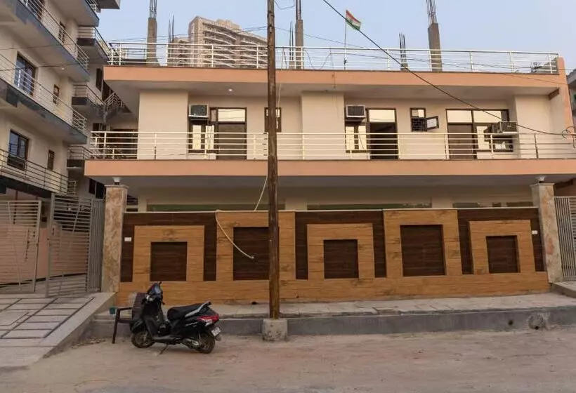 Oyo Hotel Pinaki Stay Near Noida Sector 51 Metro Station