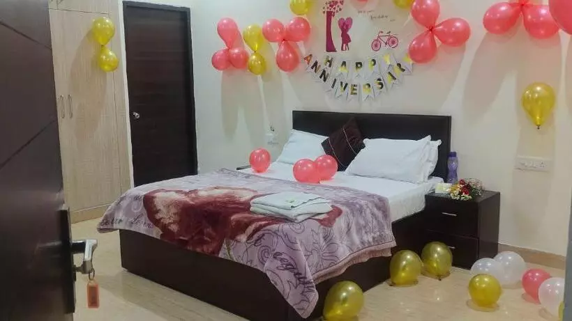 Oyo Hotel Pinaki Stay Near Noida Sector 51 Metro Station