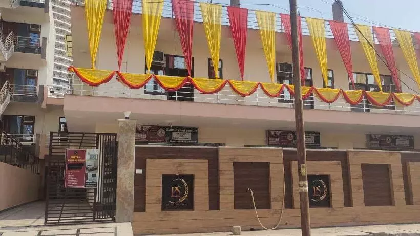 Oyo Hotel Pinaki Stay Near Noida Sector 51 Metro Station