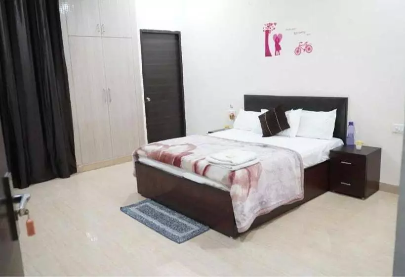 Oyo Hotel Pinaki Stay Near Noida Sector 51 Metro Station