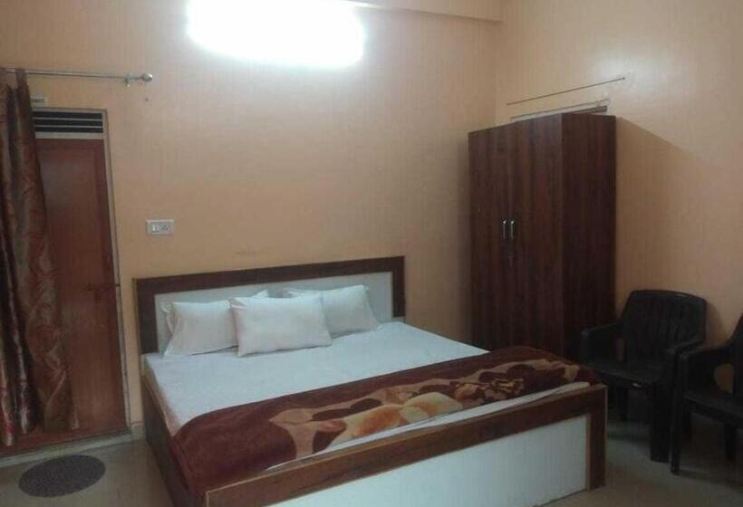 Oyo Hotel Raj Palace