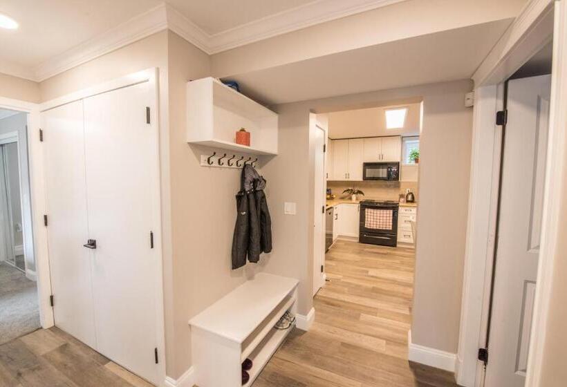 פנסיון Casa At Karr Place