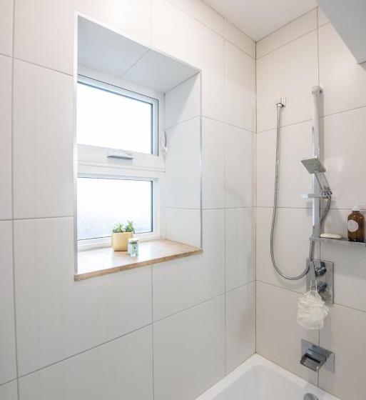 פנסיון Casa At Karr Place