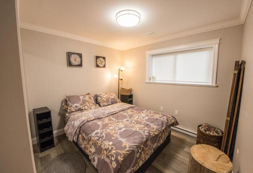 פנסיון Casa At Karr Place