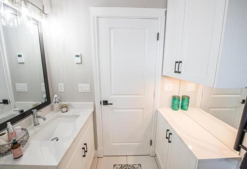 פנסיון Casa At Karr Place