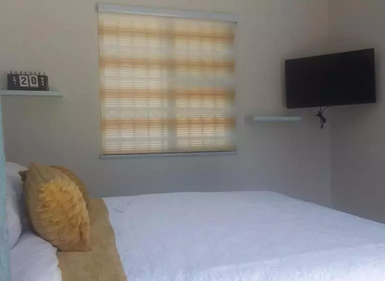 پانسیون Dulcomb Guesthouse