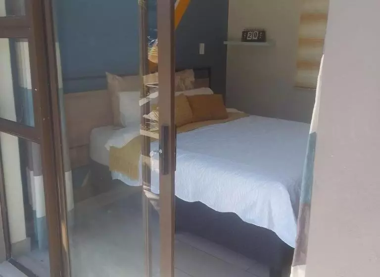 پانسیون Dulcomb Guesthouse