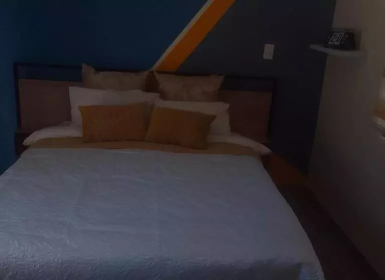 پانسیون Dulcomb Guesthouse