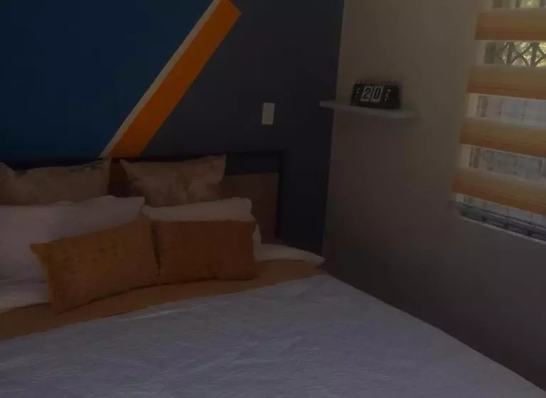 پانسیون Dulcomb Guesthouse