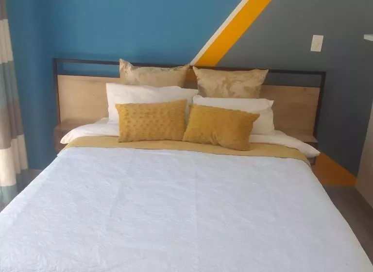 پانسیون Dulcomb Guesthouse