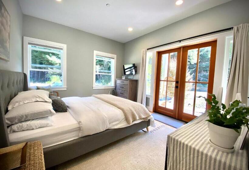 פנסיון Modern Farmhouse Wooded Hide Away