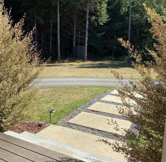 פנסיון Modern Farmhouse Wooded Hide Away