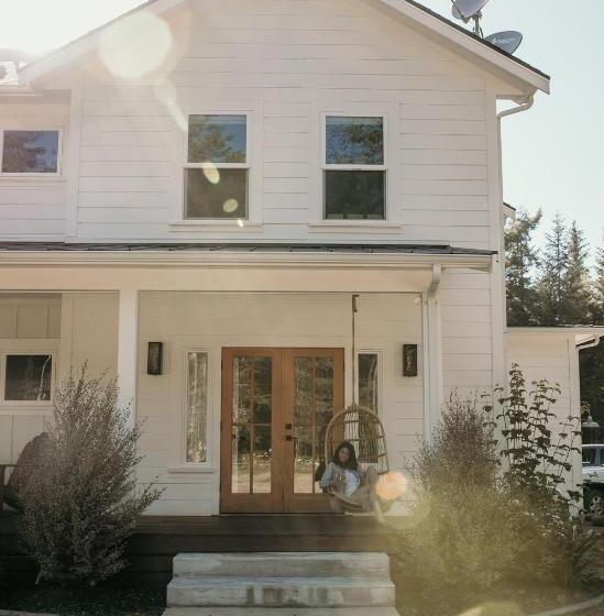 פנסיון Modern Farmhouse Wooded Hide Away