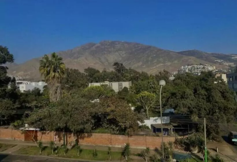 پانسیون Residencia Monterrico