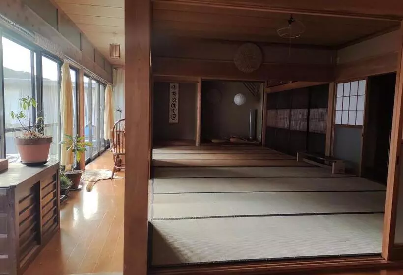 Majatalo Usuke Minpaku
