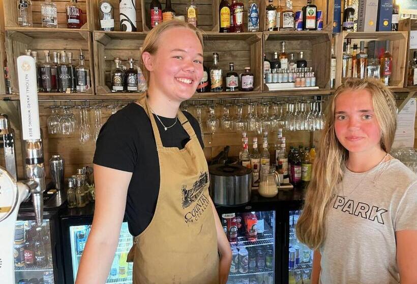 بنسيون Willow Hill Farm Club