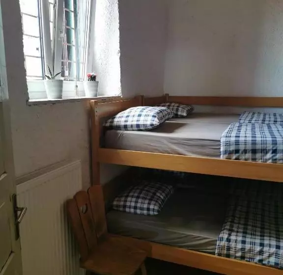 هاستل Tumova Koča Na Slavniku