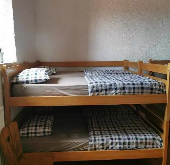 هاستل Tumova Koča Na Slavniku