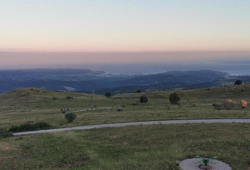 ユースホステル Tumova Koča Na Slavniku