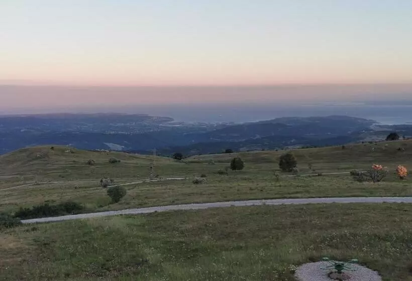 هاستل Tumova Koča Na Slavniku
