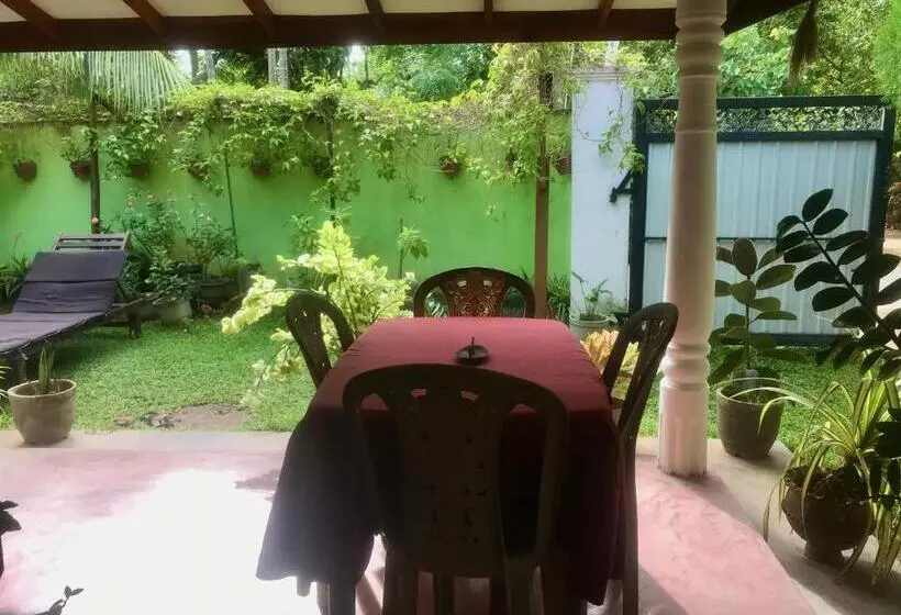 ベッドアンドブレックファースト Beach House Madiha