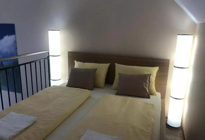 Aamiaismajoitus (B&B) Castellum Apartmanház