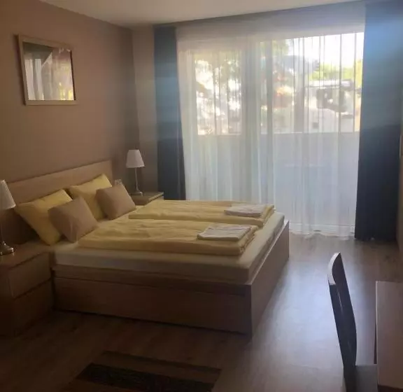 Aamiaismajoitus (B&B) Castellum Apartmanház