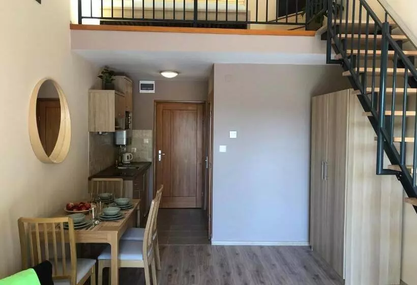 Aamiaismajoitus (B&B) Castellum Apartmanház