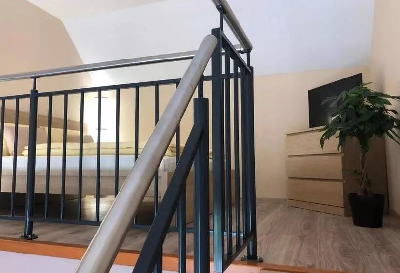 Aamiaismajoitus (B&B) Castellum Apartmanház