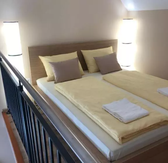 Aamiaismajoitus (B&B) Castellum Apartmanház